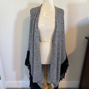 Cabi Black/White Shawl